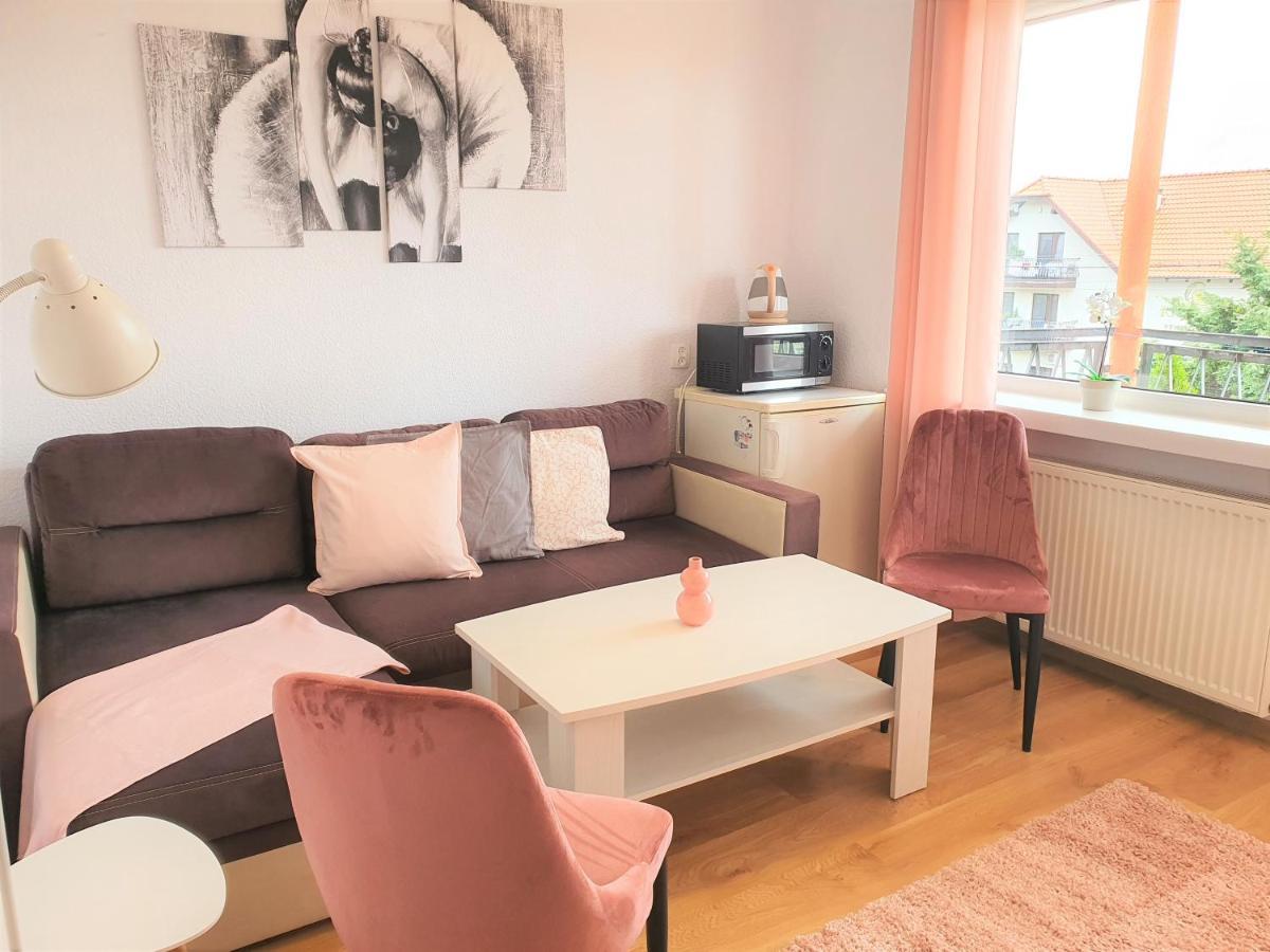 Dom Goscinny Marta - Pokoje, Apartamenty, Domki クリニツァ・モルスカ エクステリア 写真