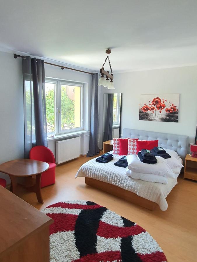 Dom Goscinny Marta - Pokoje, Apartamenty, Domki クリニツァ・モルスカ エクステリア 写真