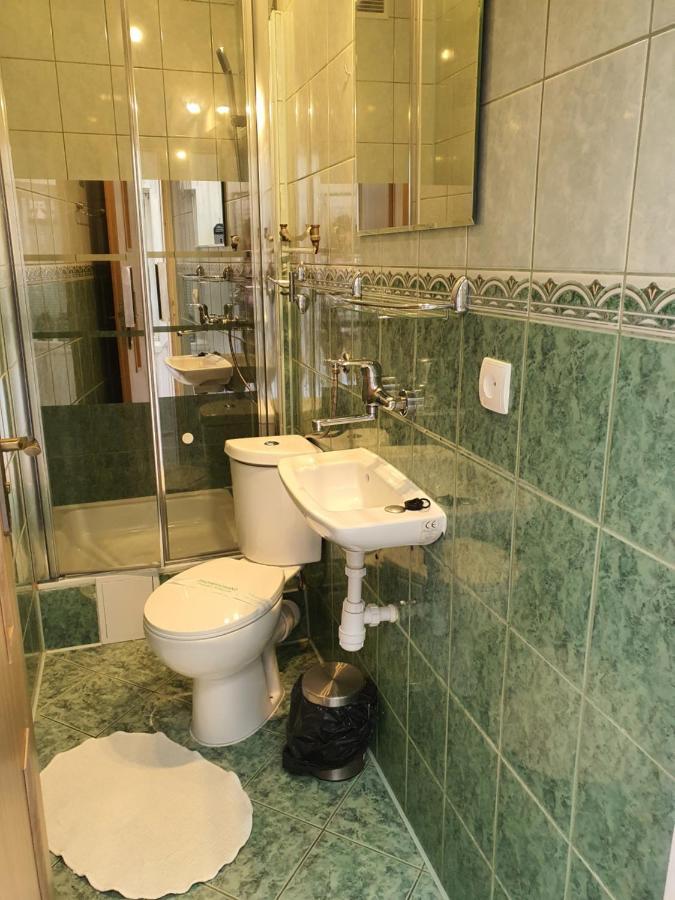 Dom Goscinny Marta - Pokoje, Apartamenty, Domki クリニツァ・モルスカ エクステリア 写真