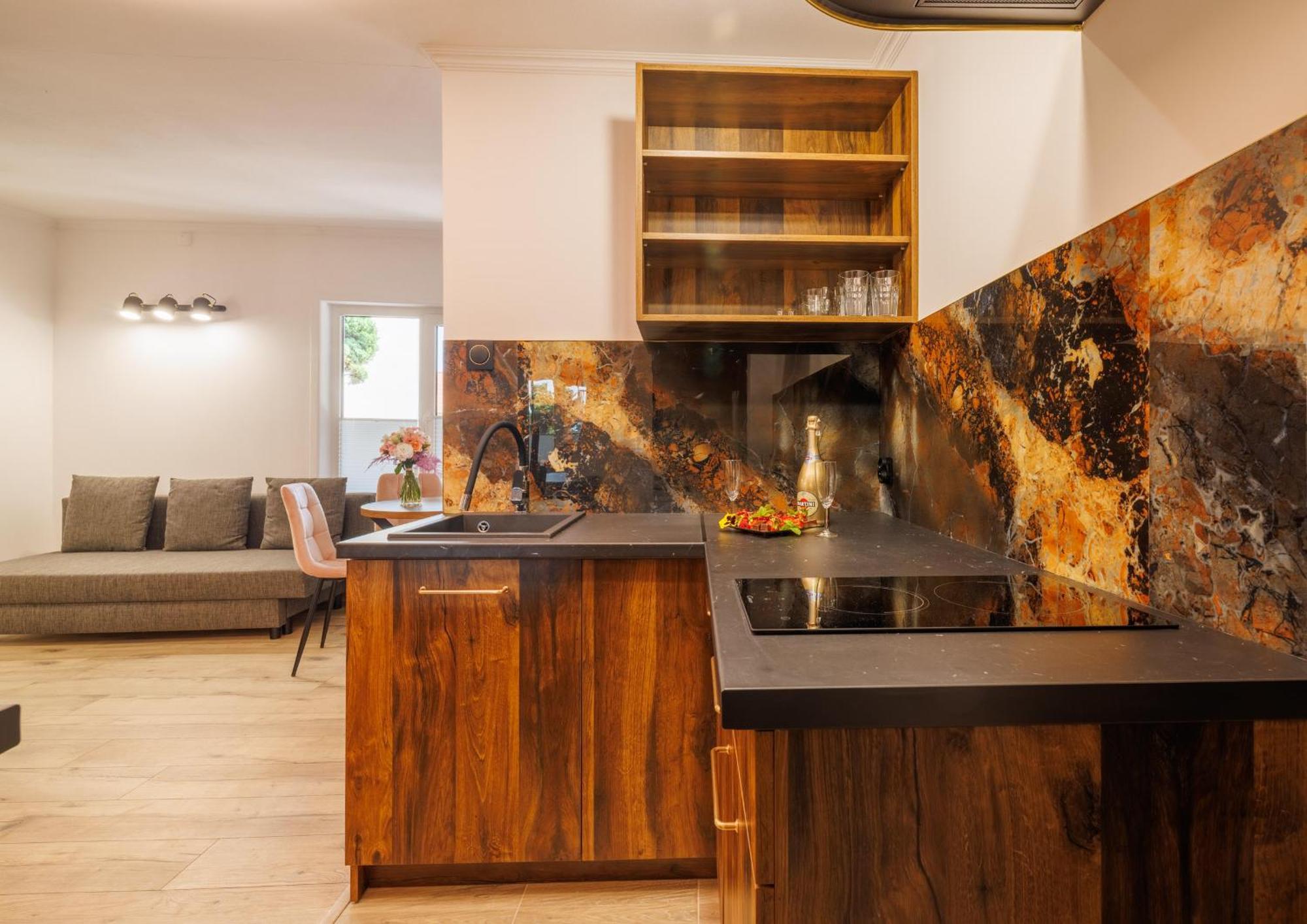 Dom Goscinny Marta - Pokoje, Apartamenty, Domki クリニツァ・モルスカ エクステリア 写真