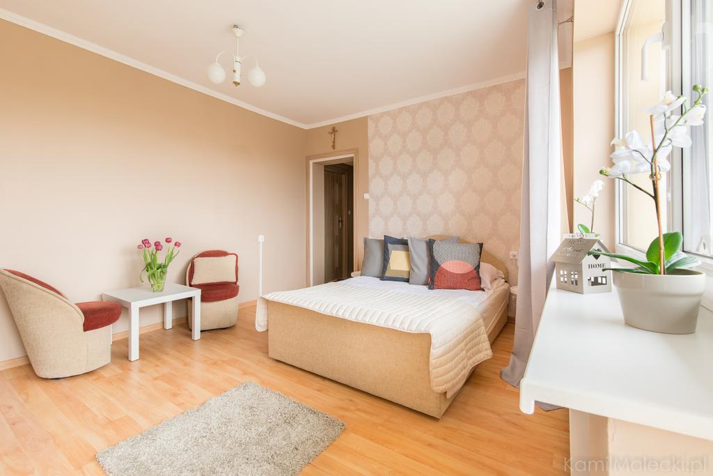 Dom Goscinny Marta - Pokoje, Apartamenty, Domki クリニツァ・モルスカ エクステリア 写真