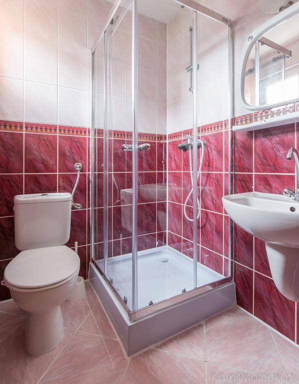 Dom Goscinny Marta - Pokoje, Apartamenty, Domki クリニツァ・モルスカ エクステリア 写真